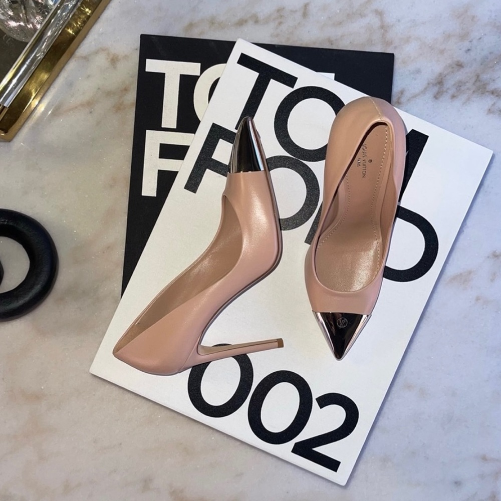 New Louis Vuitton Merry Go Round Metal Cap Pump in Nude - Picture 6 of 17